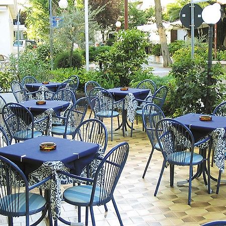 Hotel Aquila D'Oro 미사노아드리아티코 외부 사진