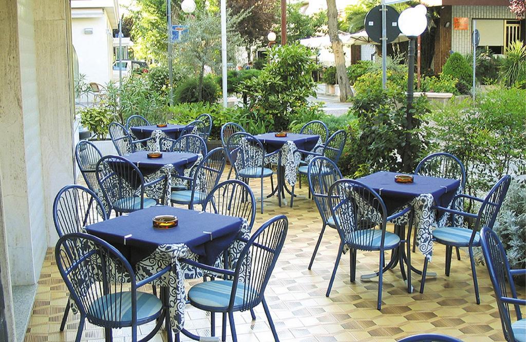 Hotel Aquila D'Oro 미사노아드리아티코 외부 사진