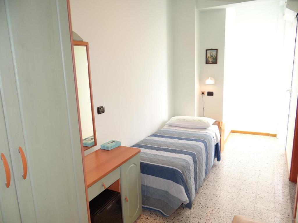 Hotel Aquila D'Oro 미사노아드리아티코 객실 사진