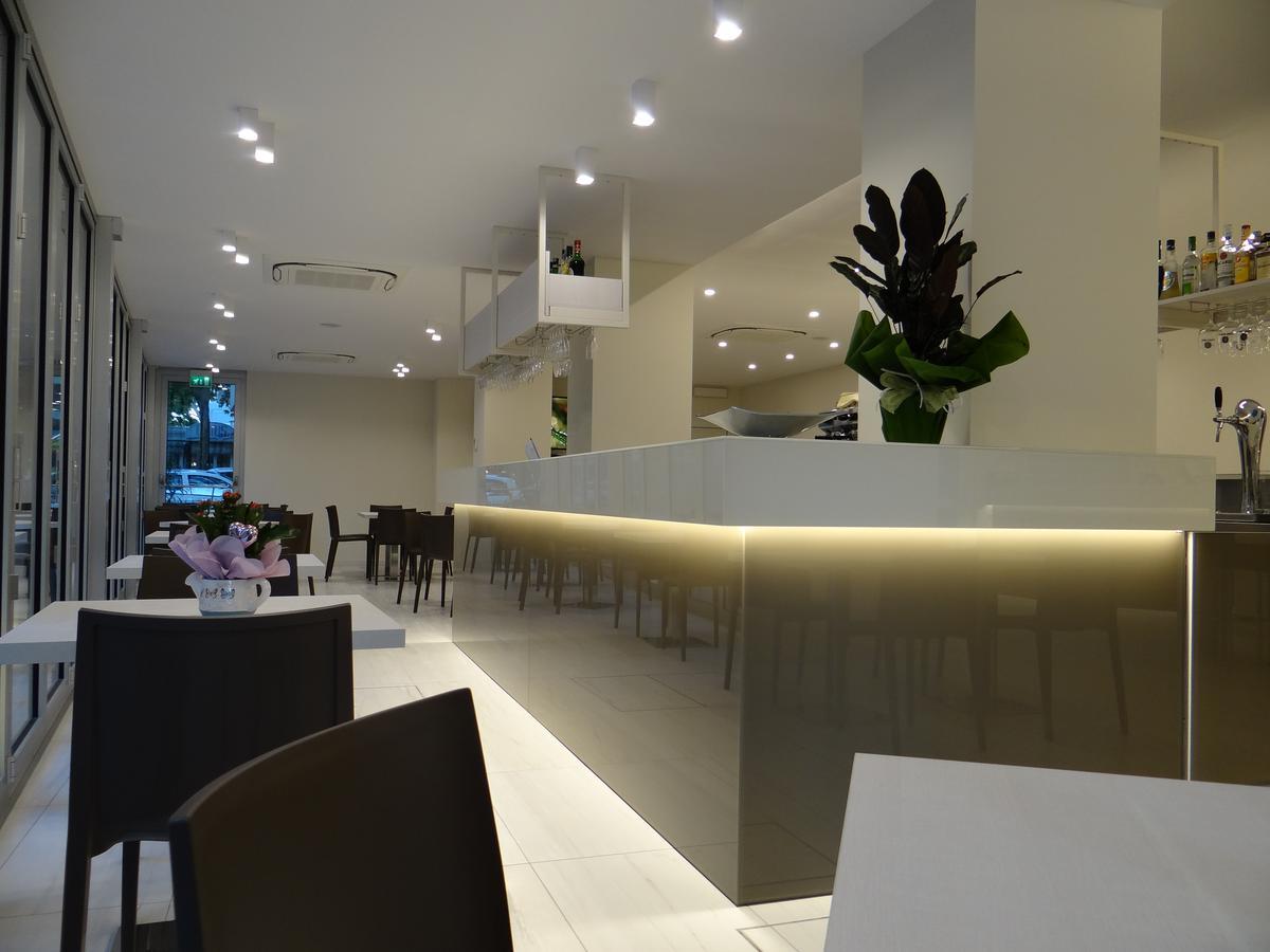 Hotel Aquila D'Oro 미사노아드리아티코 외부 사진