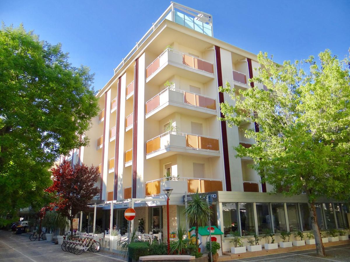 Hotel Aquila D'Oro 미사노아드리아티코 외부 사진